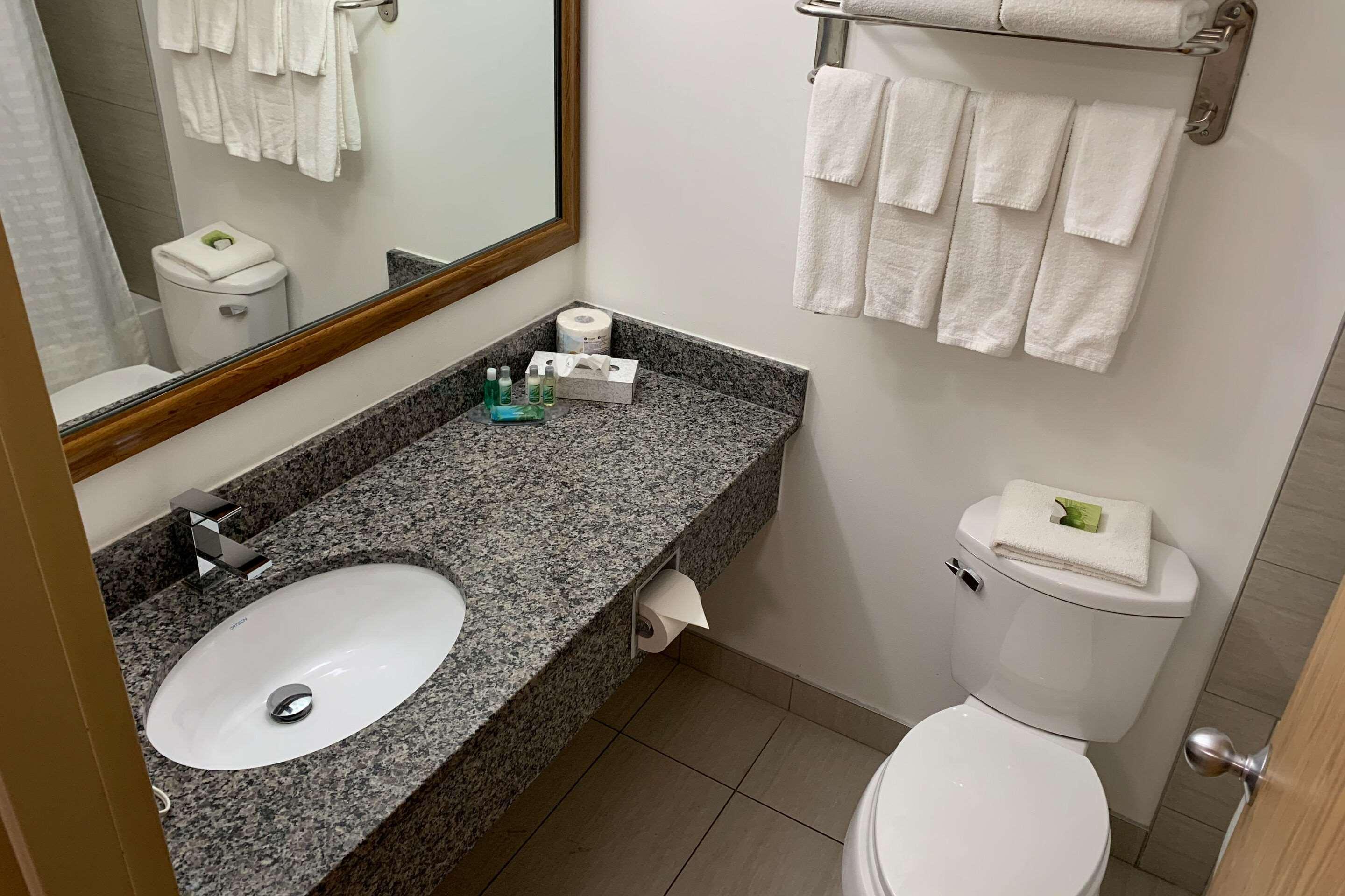 Rodeway Inn Windsor Mill Ngoại thất bức ảnh