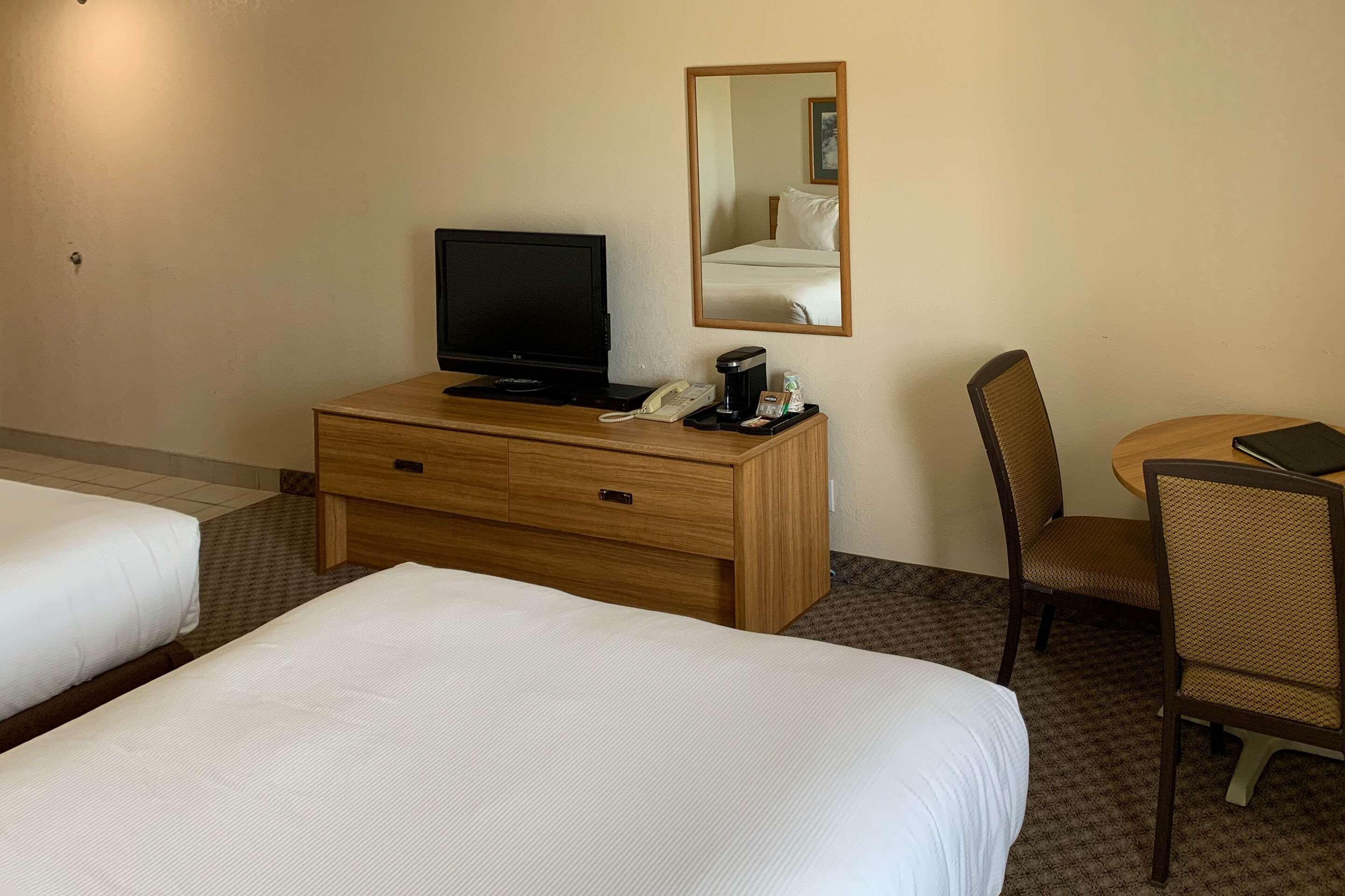 Rodeway Inn Windsor Mill Ngoại thất bức ảnh