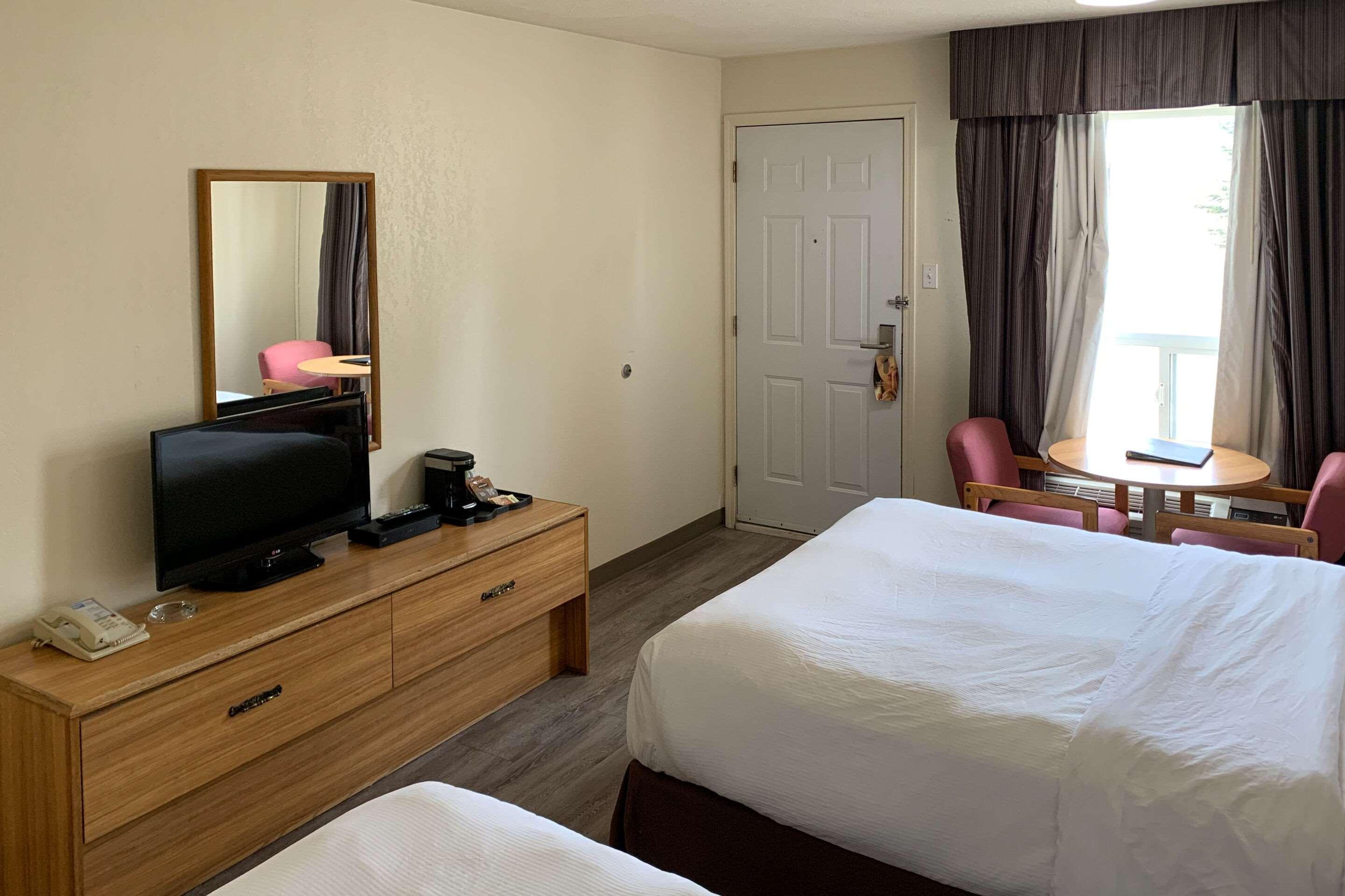 Rodeway Inn Windsor Mill Ngoại thất bức ảnh