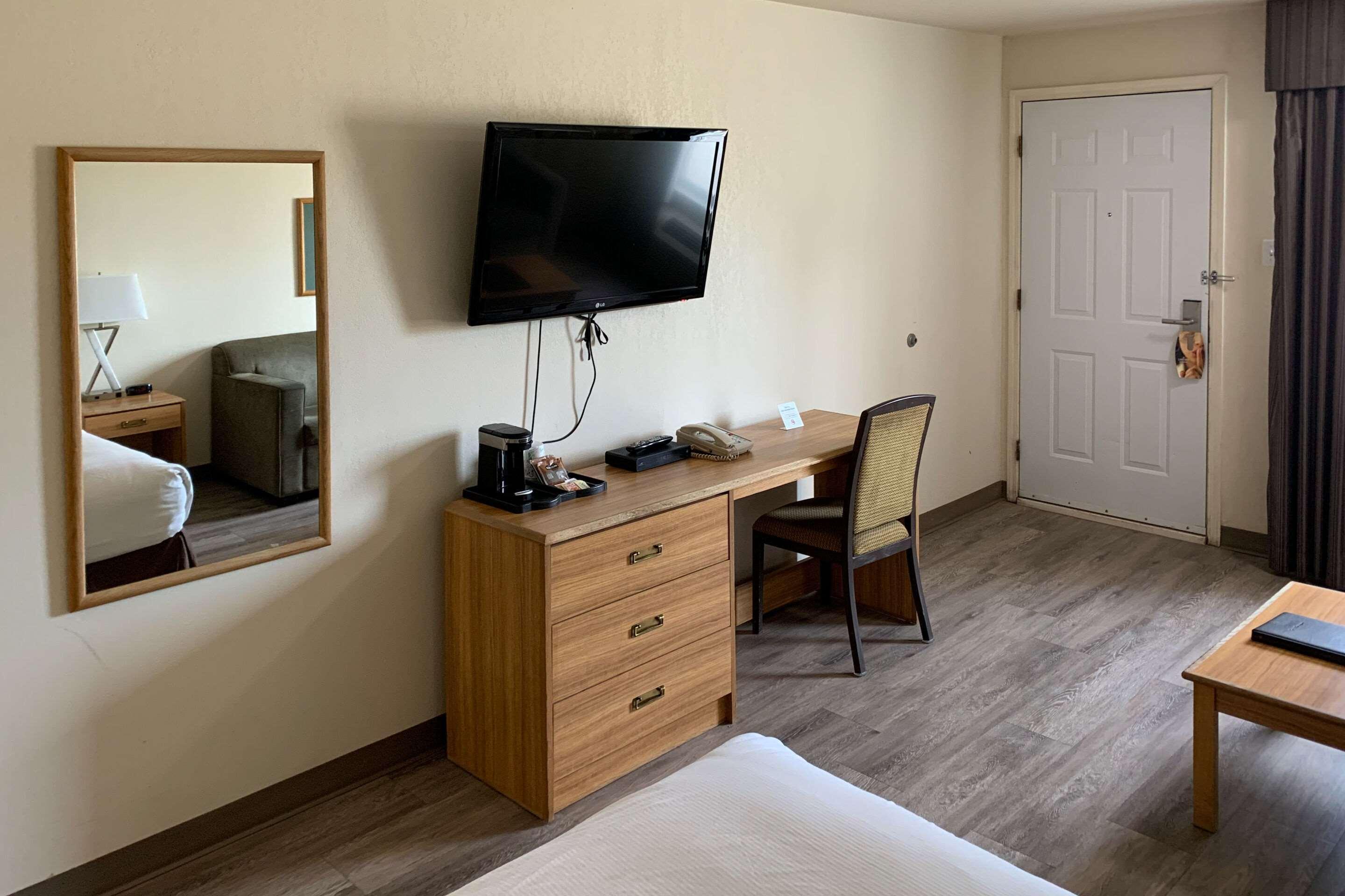 Rodeway Inn Windsor Mill Ngoại thất bức ảnh