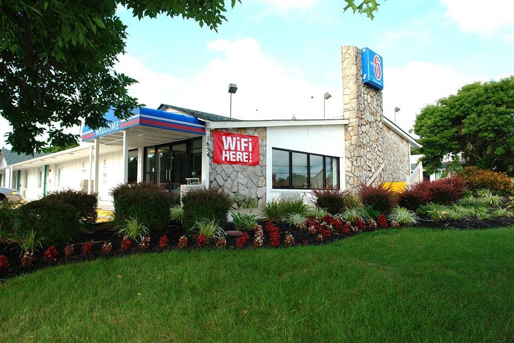 Rodeway Inn Windsor Mill Ngoại thất bức ảnh