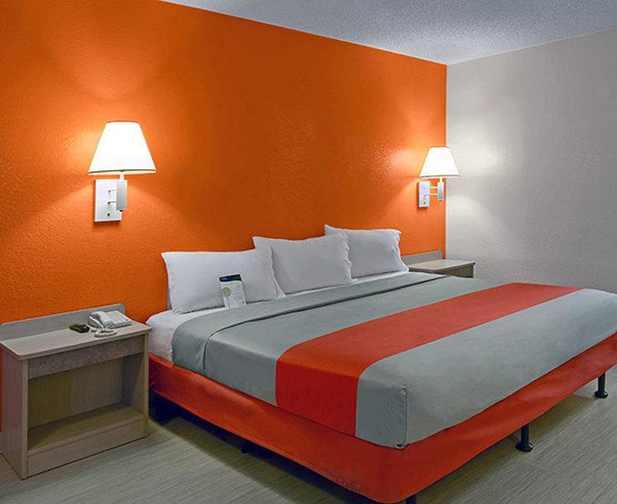 Rodeway Inn Windsor Mill Ngoại thất bức ảnh
