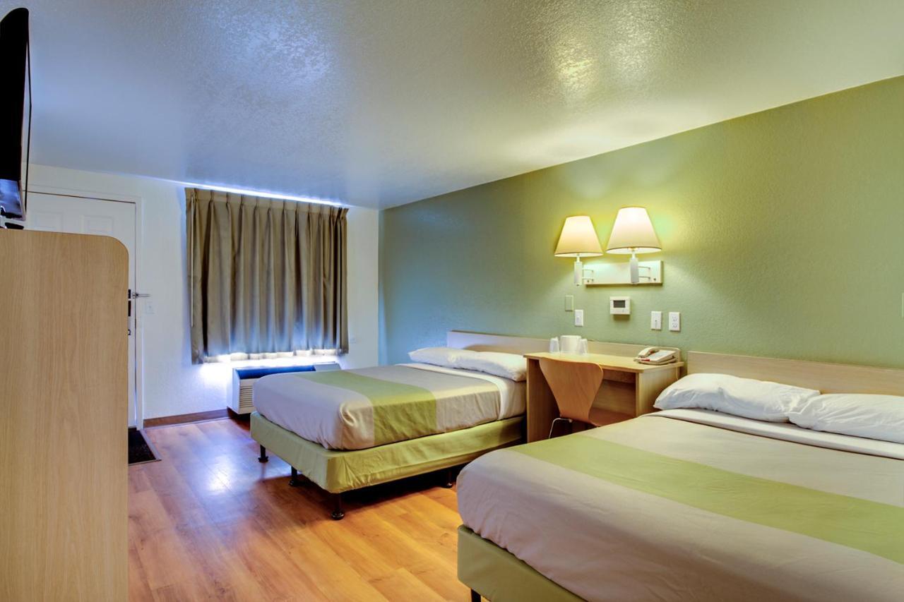 Rodeway Inn Windsor Mill Phòng bức ảnh